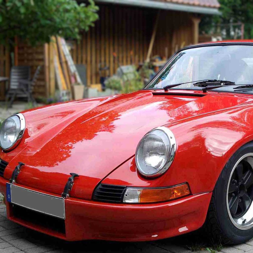 Porsche Oldtimer-Wertgutachten – Classic Analytics Roter Porsche Oldtimer bei der Fahrzeugbewertung für ein Classic-Analytics-Wertgutachten